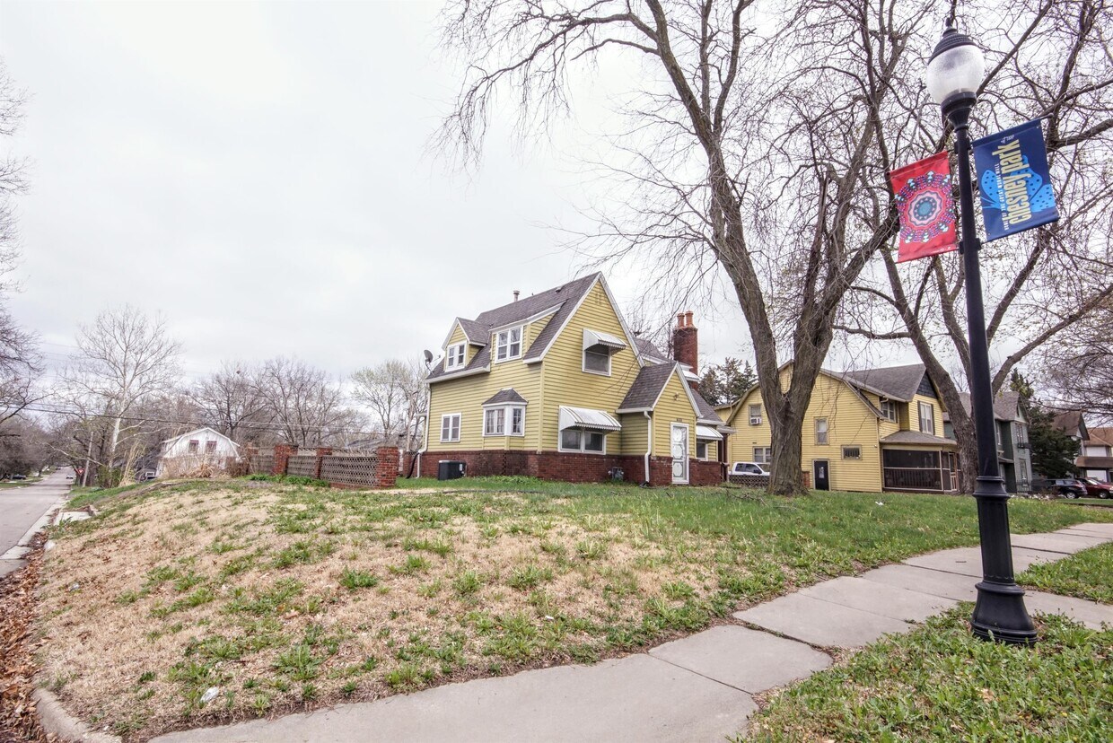Primary Photo - 1800 SW Washburn Ave