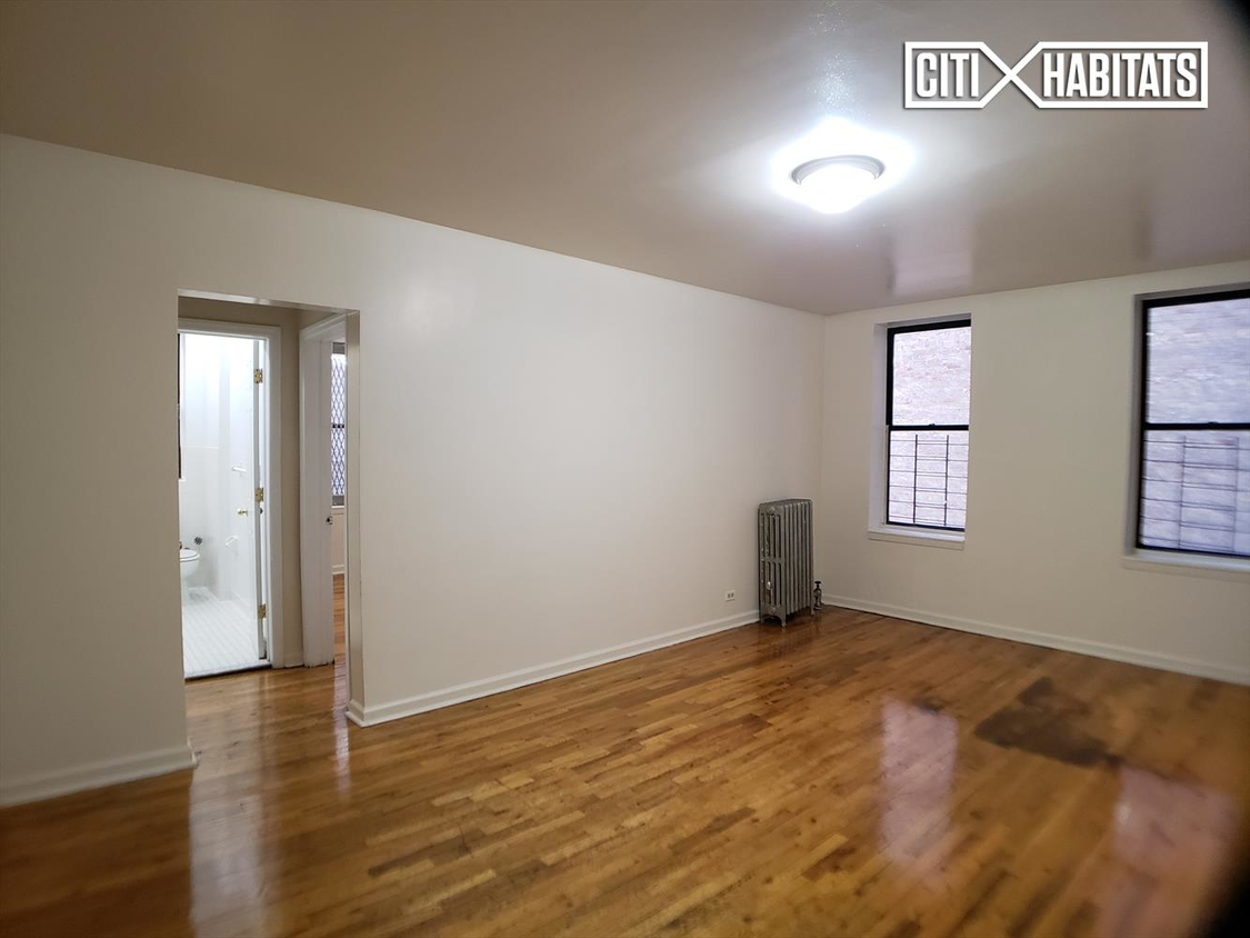 Primary Photo - 28 W Mount Eden Ave