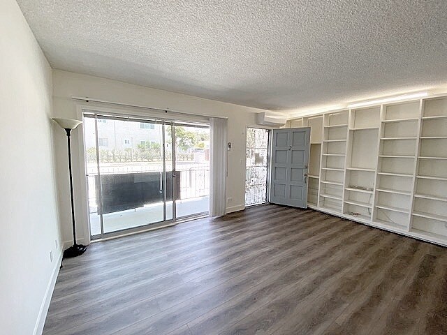 Primary Photo - 2301 Ocean Park Blvd