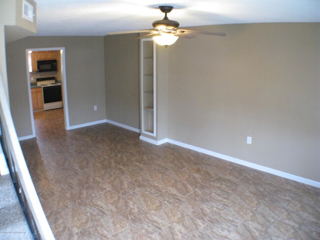 Building Photo - 145 Briar Mills Dr