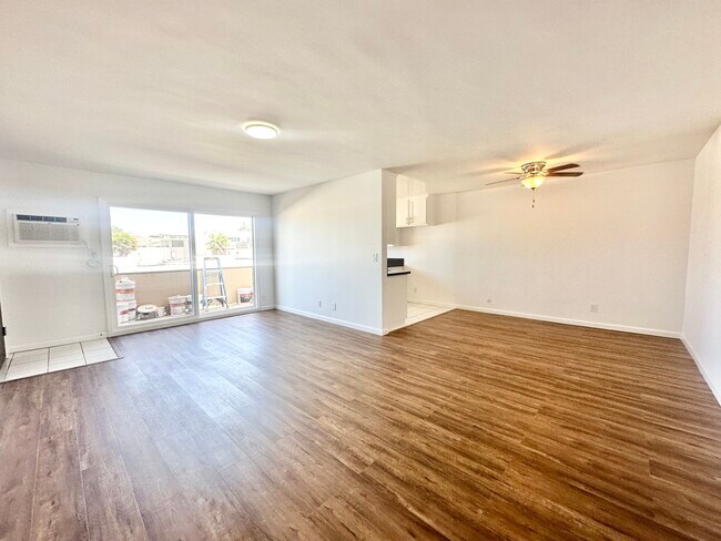 Foto del edificio - 17348 Burbank Blvd