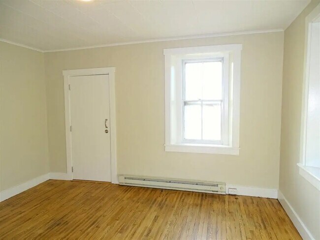 Foto del edificio - 317 W Main St