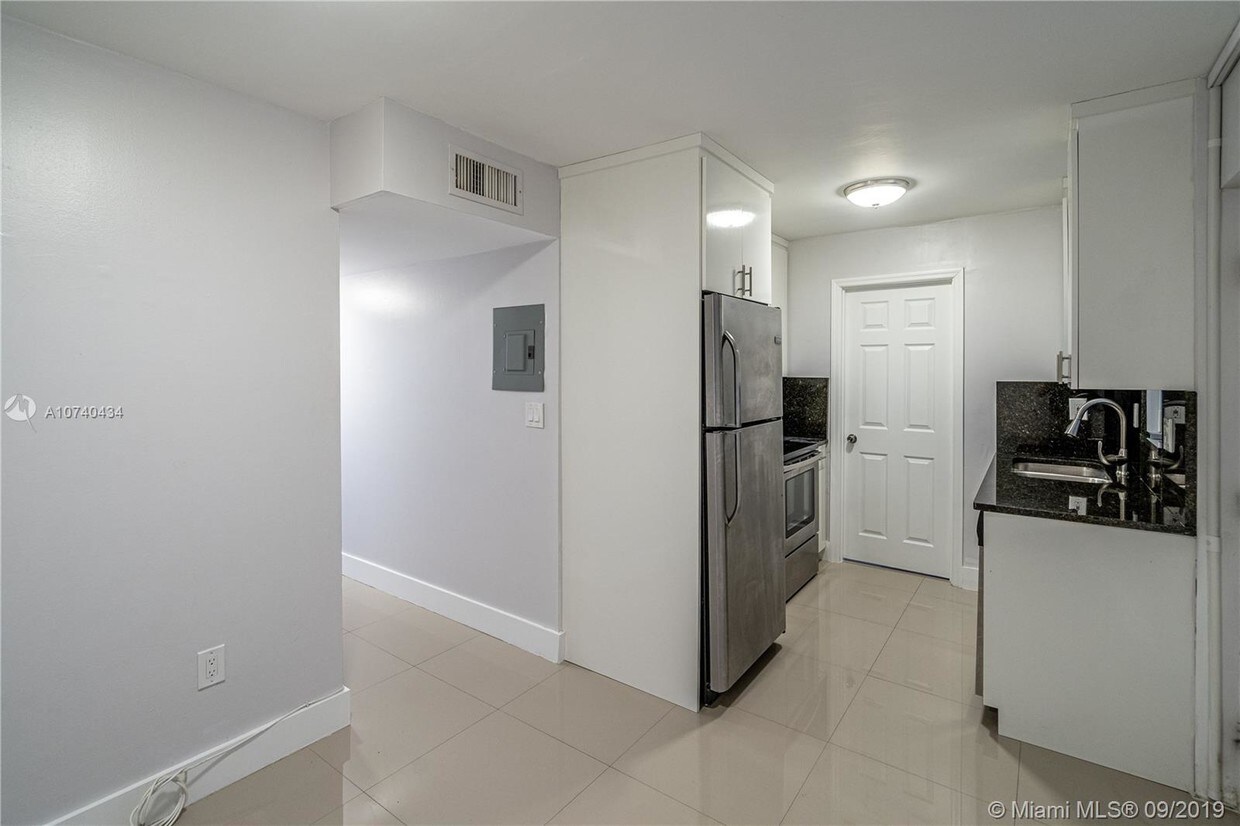 Primary Photo - 1788 Biarritz Dr
