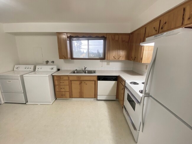 Building Photo - 1619 2nd St