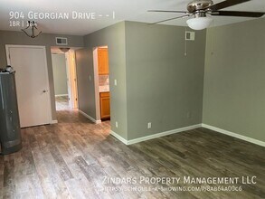 Building Photo - 904 Georgian Dr