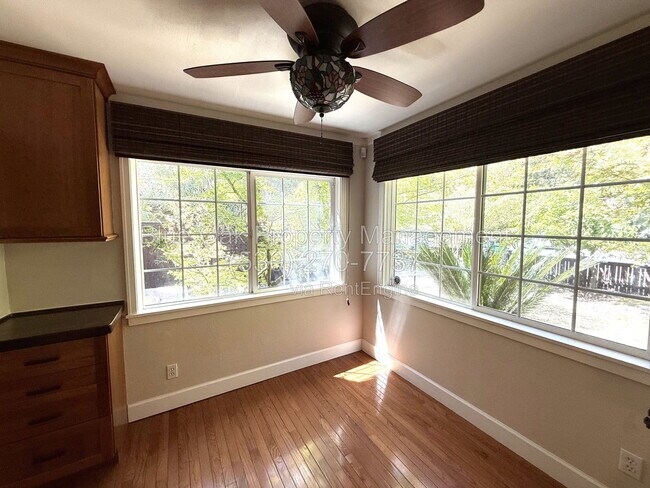 Foto del edificio - 687 E 8th St