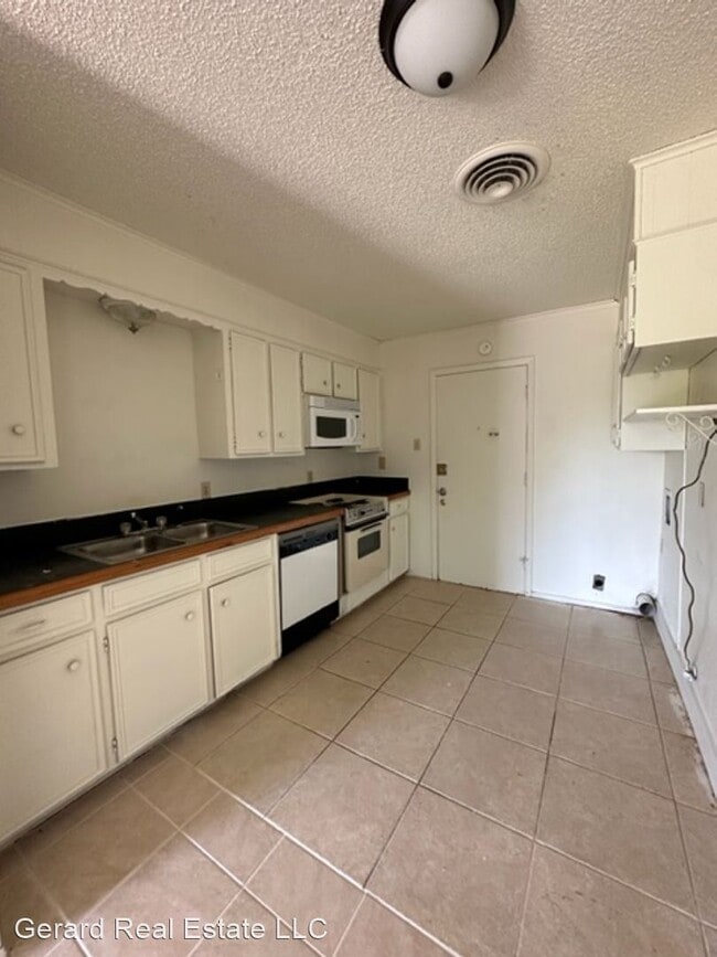 Building Photo - 2 br, 1 bath House - 1041 Presidio Drive