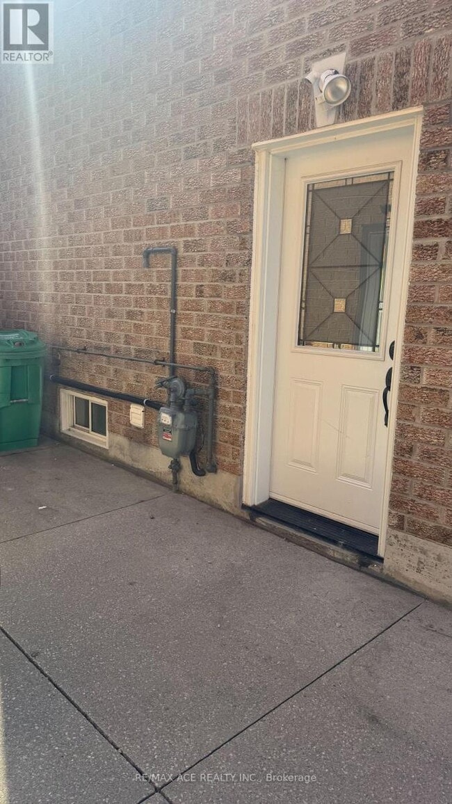 Building Photo - 3 Streamside Ln