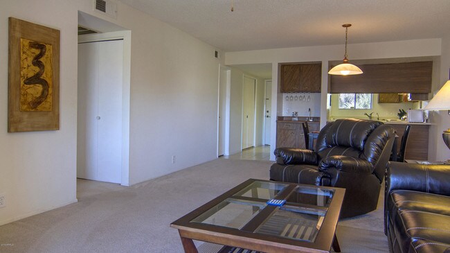 Building Photo - 4150 E Cactus Rd