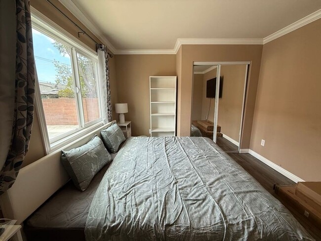 Charming 4-Bedroom, 2-Bath Fully Furnished... - Charming 4-Bedroom, 2-Bath Fully Furnished... House