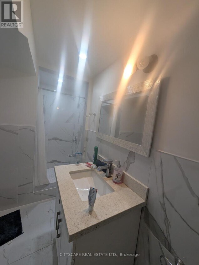 Building Photo - 38 Jeffton Crescent