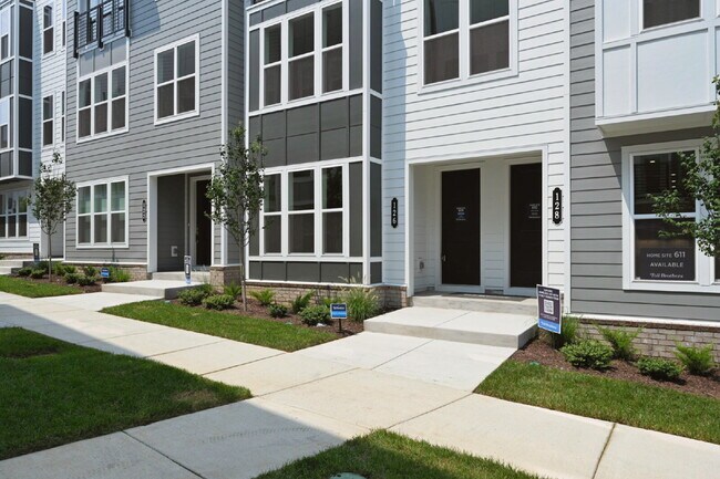 Foto del edificio - Brand-New Luxury Townhome in The Nations | Covered Deck & EV Charging