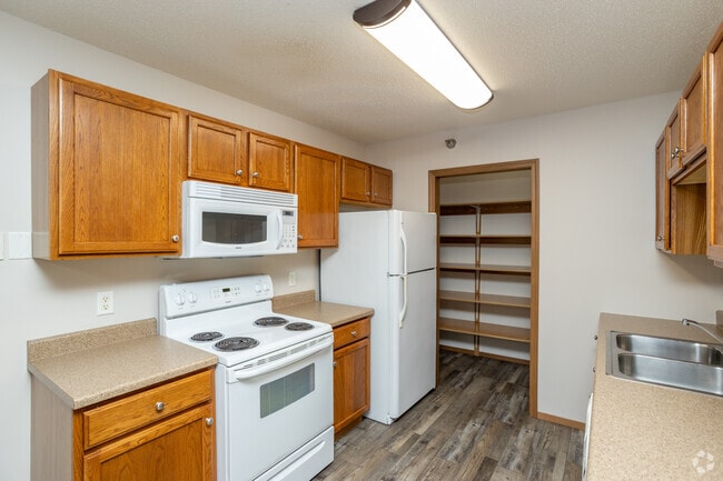 2BR, 1BA - 1020SF - Kitchen - Eastern Hills Apartments