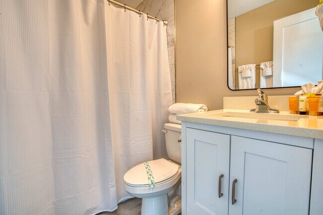 Building Photo - 126 Mango St