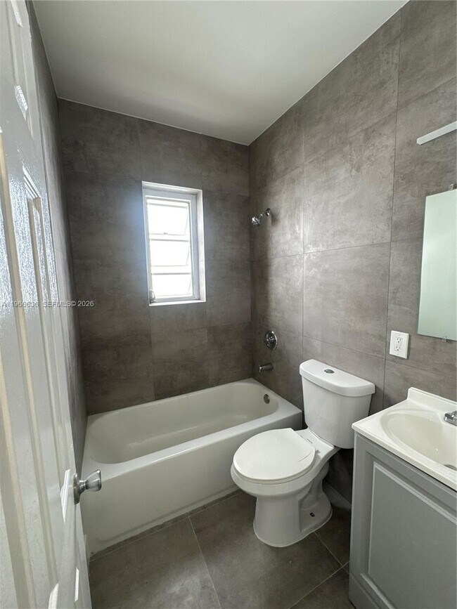 Foto del edificio - 1965 Calais Dr