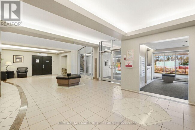 Photo du bâtiment - 900 Dynes Rd