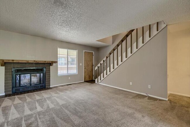 Building Photo - "Charming 2-Bed Condo with 2.5 Baths on Mt...