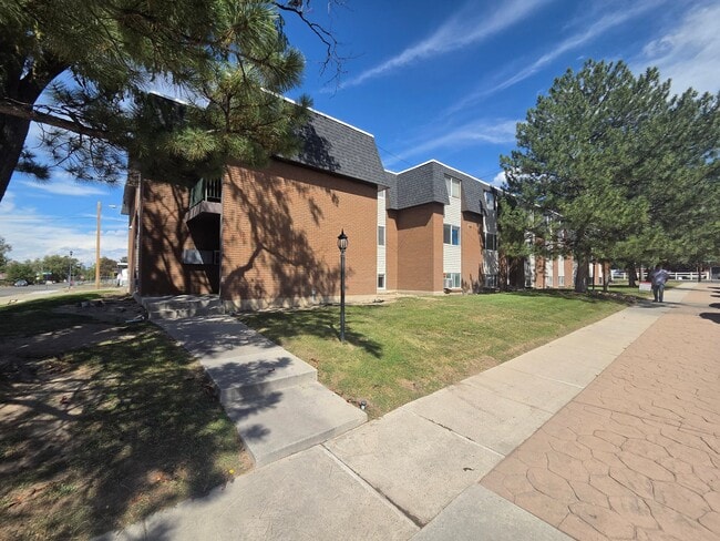 Building Photo - 265 E 8880 S