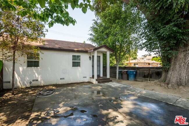 Building Photo - 10718 Elliott Ave