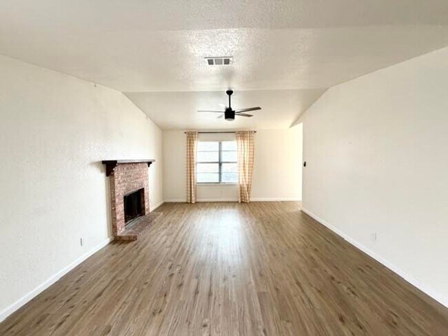 Foto del edificio - 1410 Chapel Creek Rd