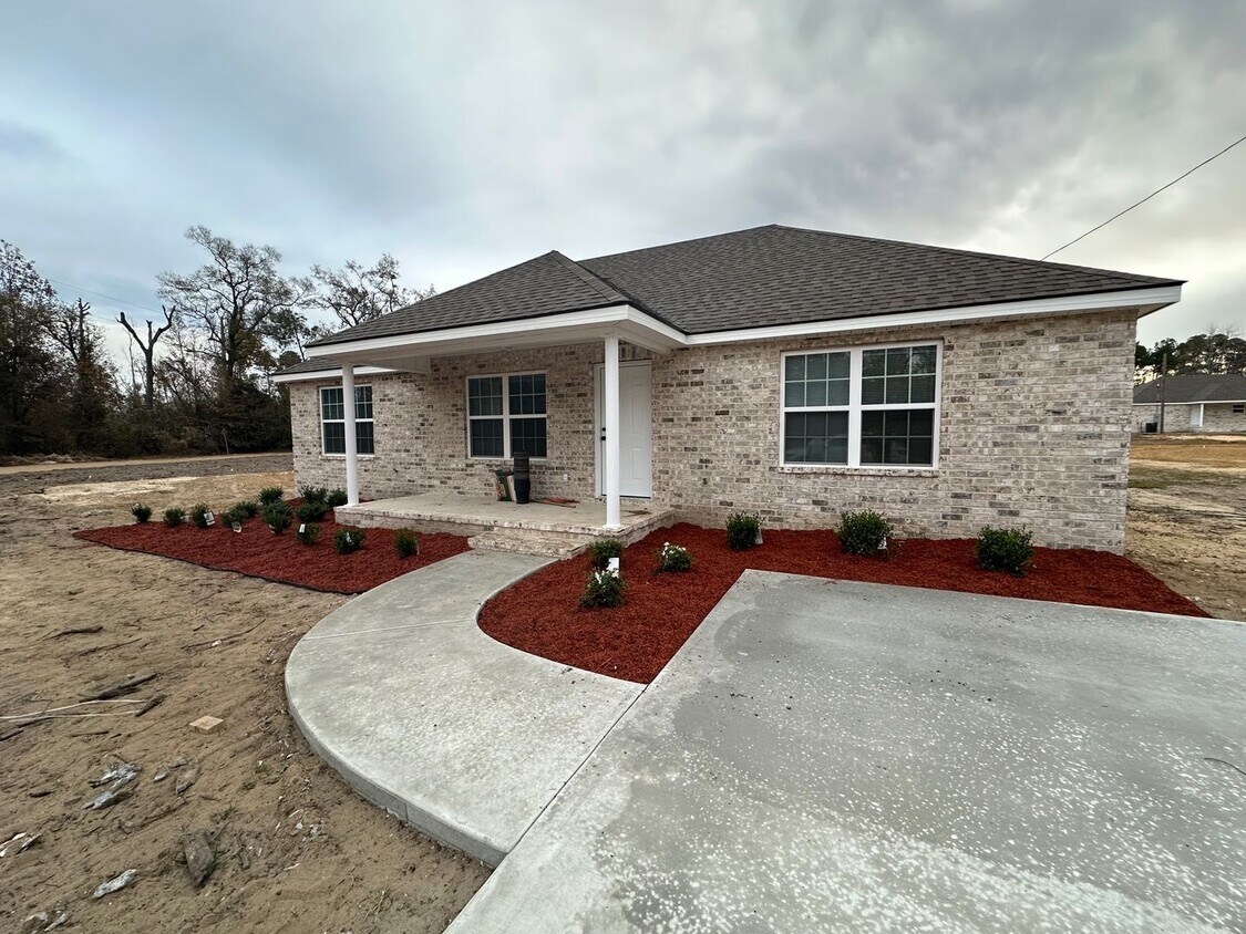 Foto principal - 3 Bed 2 Bath New Construction Home