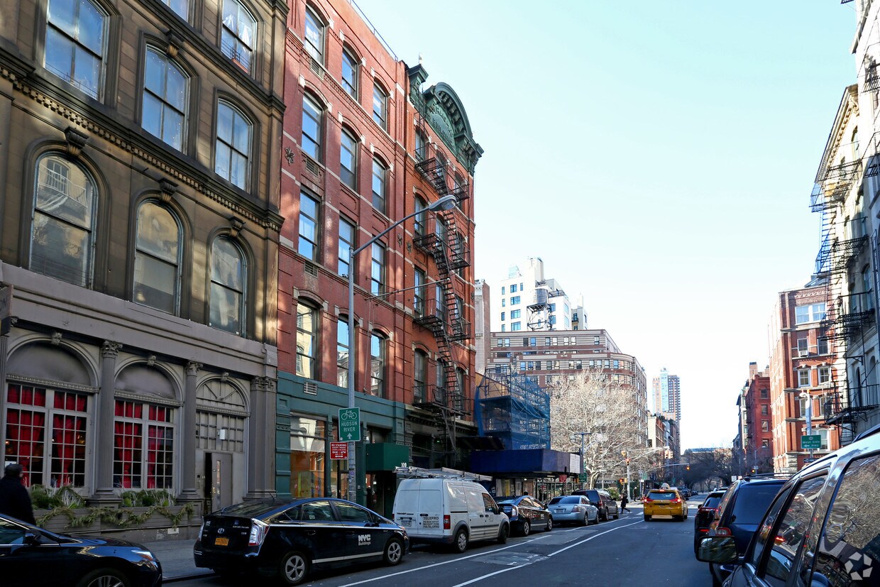 Building Photo - 111 Reade St