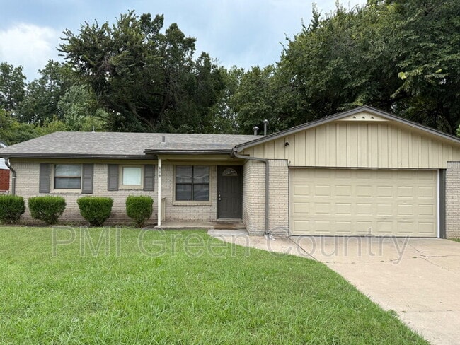 Building Photo - 413 W Pittsburg St