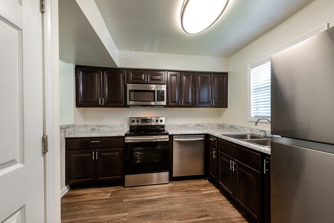 Building Photo - Fords Pointe Apartments and Townhomes
