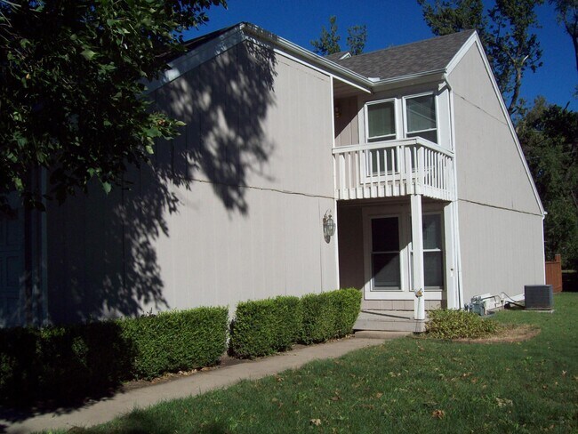 Building Photo - 708 S Maize Ct
