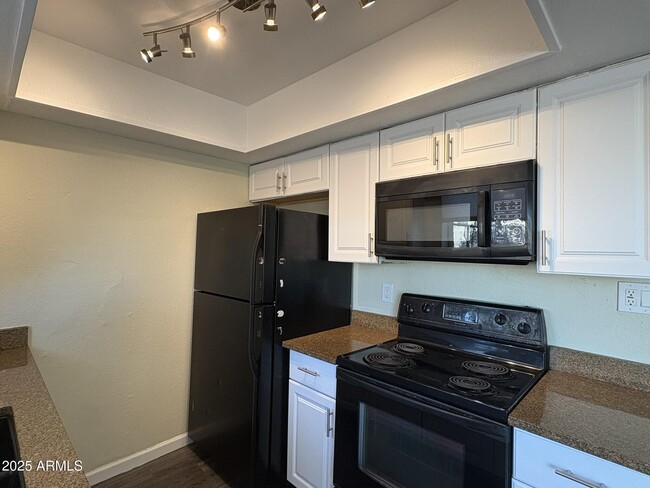 Building Photo - 808 N 95th Dr