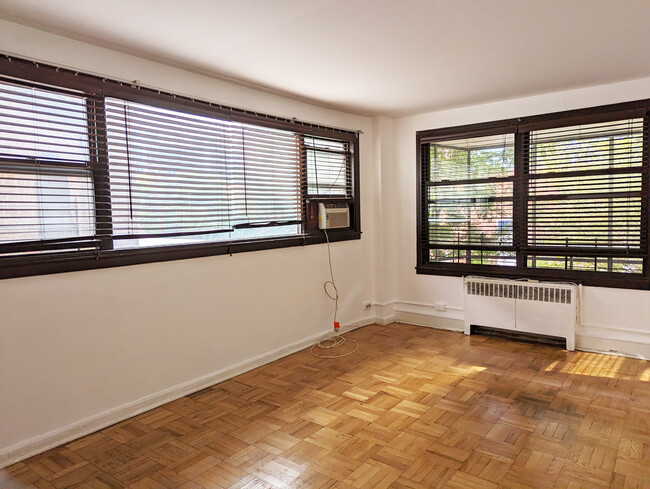 Main bedroom - 9822 63rd Dr