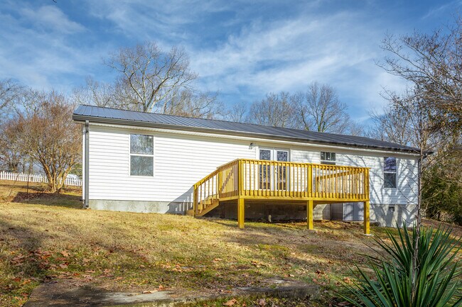 Building Photo - 75 Ferncliff Dr