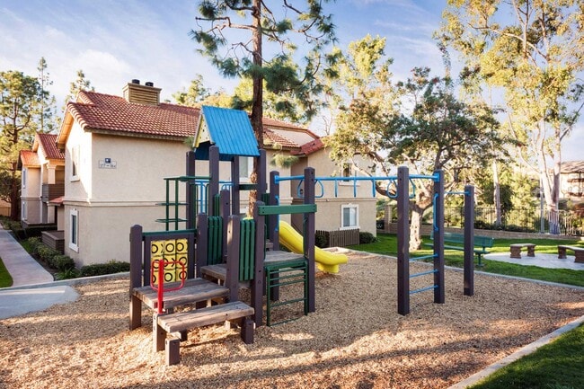 Building Photo - Elan Shadowridge Meadows