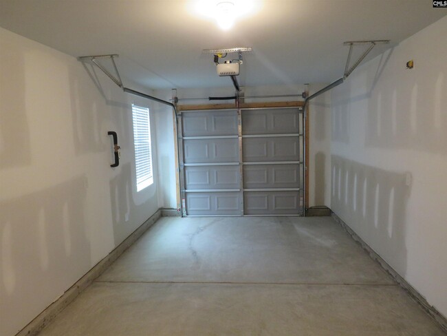 Foto del edificio - 425 Pepperbush Ln