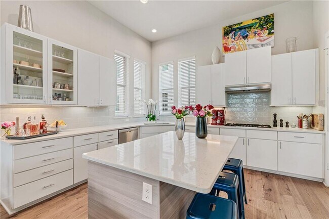 Building Photo - 1402 Tinnin Ford Rd