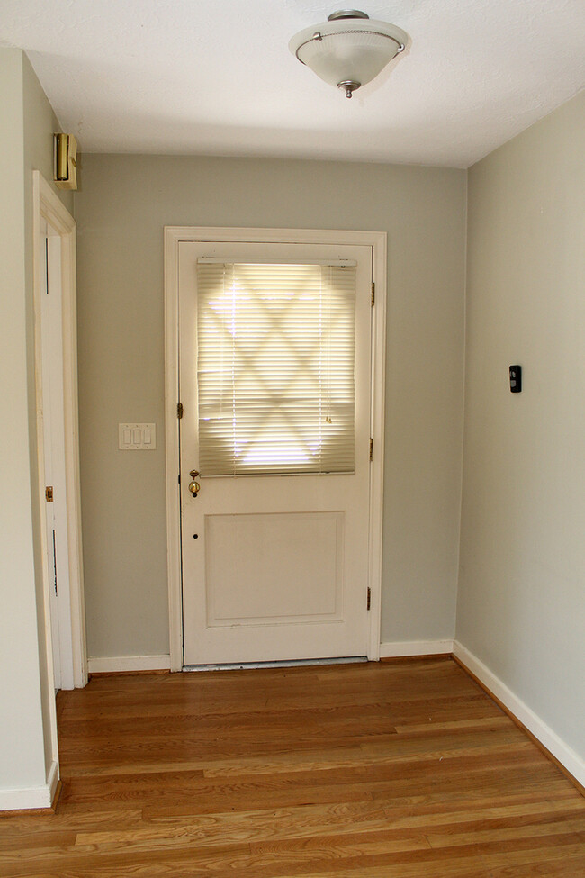 Foto del edificio - 8025-8027 SW Northvale Wy