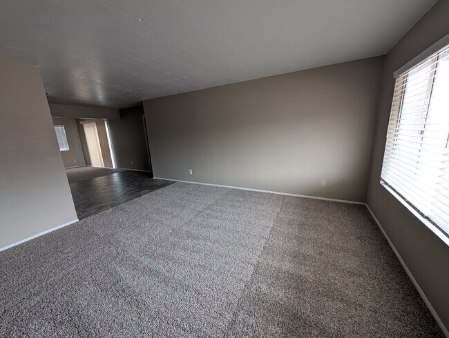 Foto del edificio - 3 bedroom 2 Bathroom Home