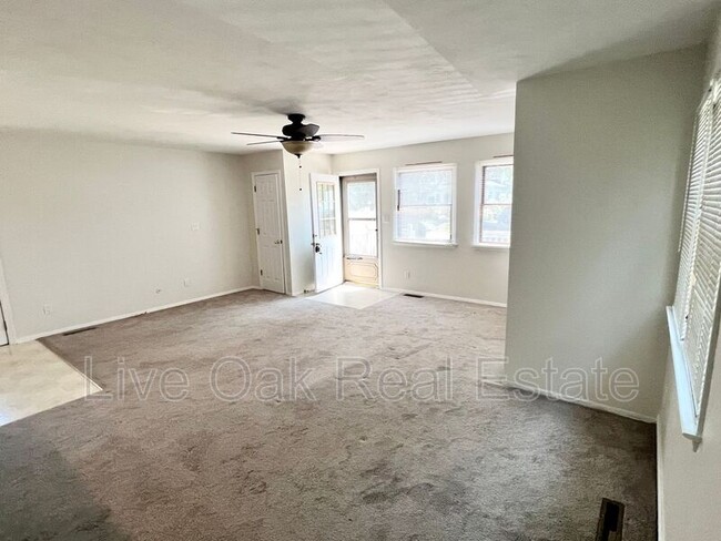 Foto del edificio - 4490 Lookout Rd