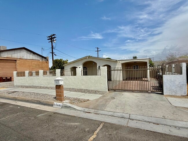 Building Photo - 85041 Cairo St