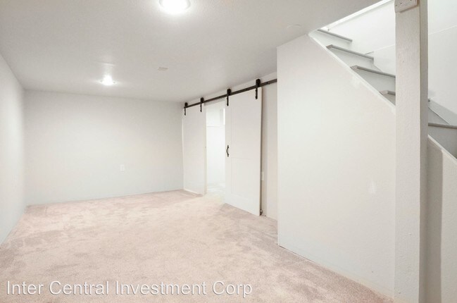 Building Photo - 3 br, 1 bath House - 14343 Interlake Ave N