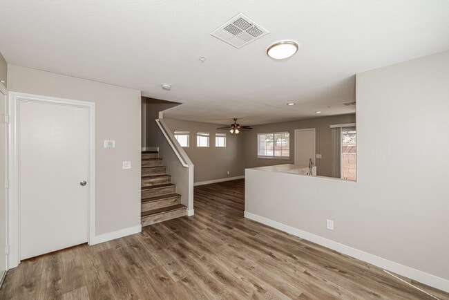 Building Photo - 3010 Sunrise Bay Ave