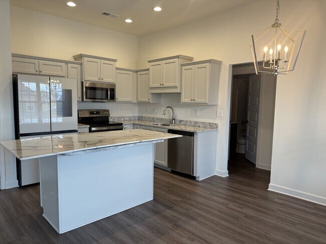 Foto del edificio - Beautiful 4-bedroom 3 full bathroom home i...