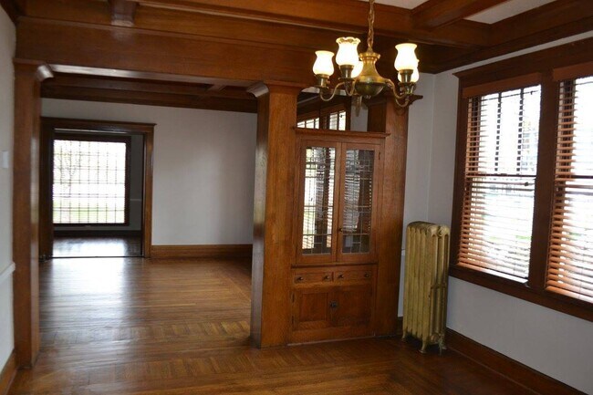 Foto del edificio - 211 N Spring Ave