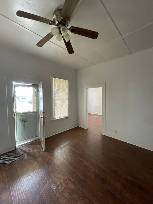 living room - 461 N Evans Rd