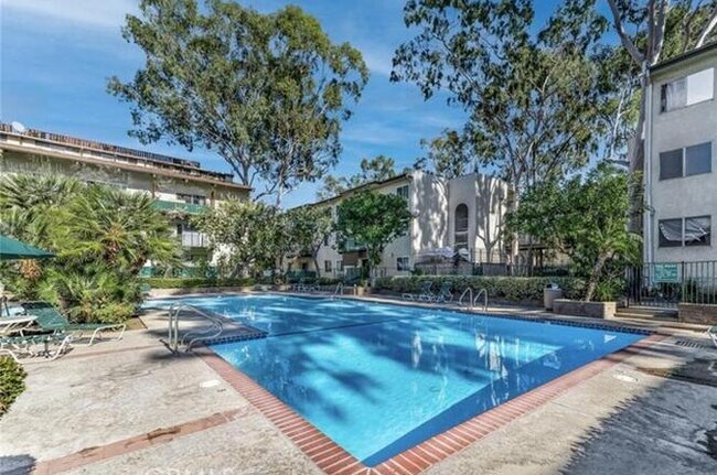 Foto del edificio - 5460 White Oak Ave