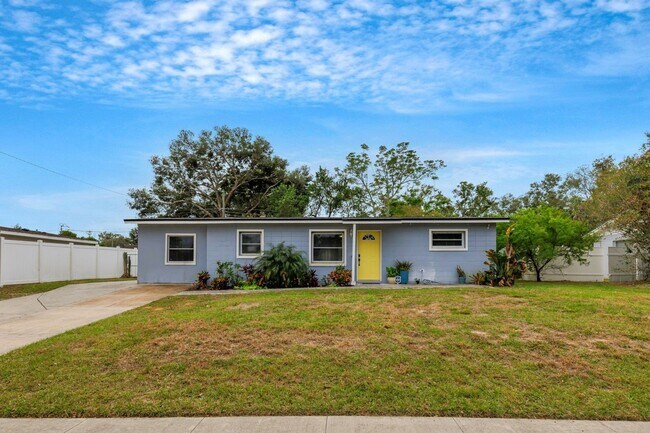 Building Photo - Charming 3-Bedroom, 2-Bathroom Single Fami...