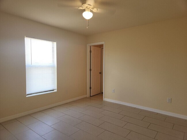Foto del edificio - Duplex for rent