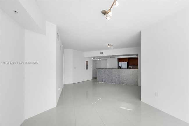 Foto del edificio - 16699 Collins Ave