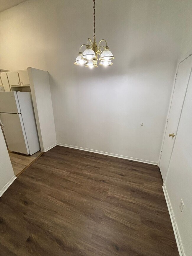 Foto del edificio - Transformation in Progress: Updated 2BR Duplex in Fayetteville! NO PETS!