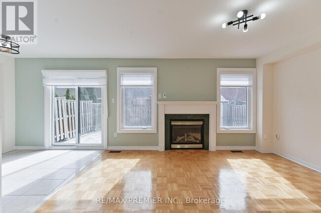 Building Photo - 152 Laurelhurst Crescent